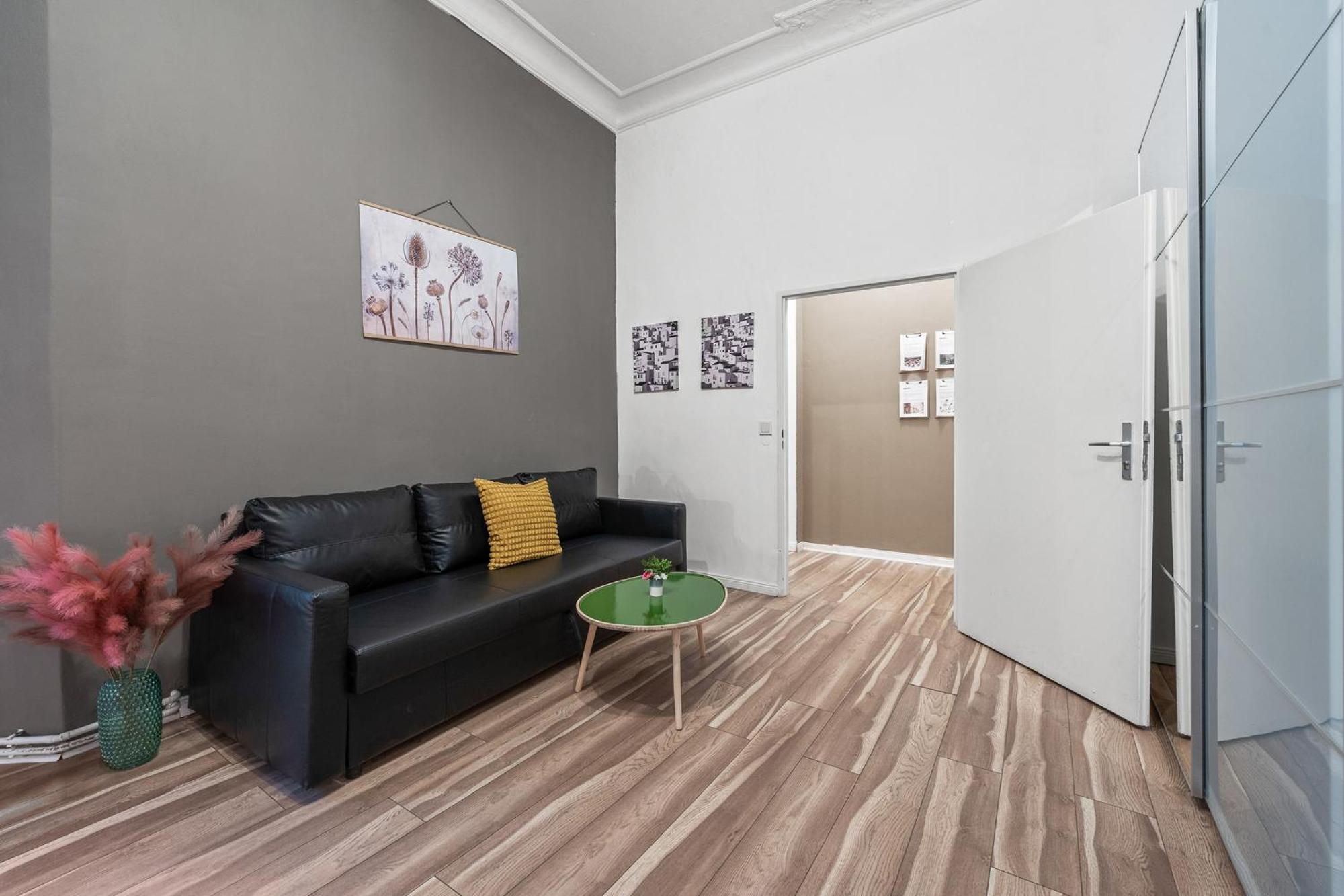 Apartment 33 K Next To Alexanderplatz